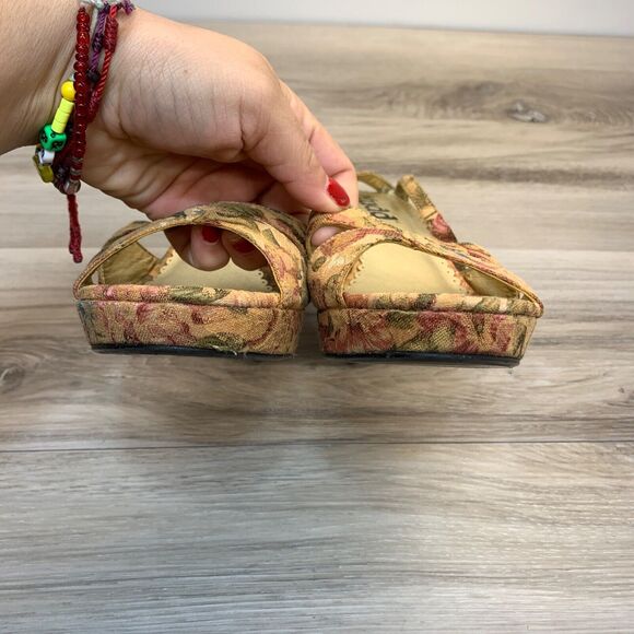 Mudd Y2K Retro Women’s 7M Sandals Strappy Block Heels Floral Tapestry Platforms - Picture 5 of 11